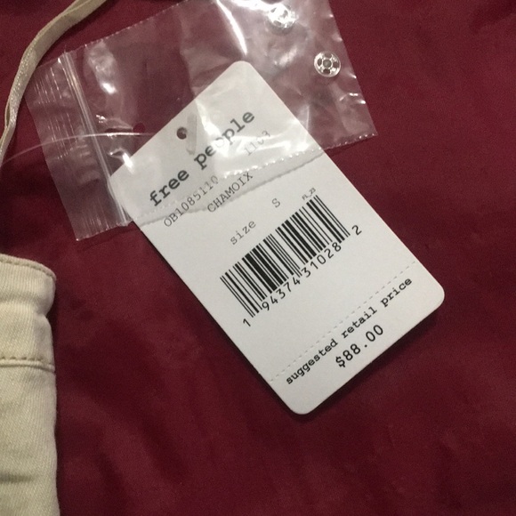 LAST CHANCE TO BUY! Such an adorable crop top! NWT - Picture 2 of 4